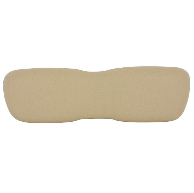 Un asiento delantero de color beige encaja en el coche del club DS 2000.5 hasta el carrito de golf Bajo el cojín trasero